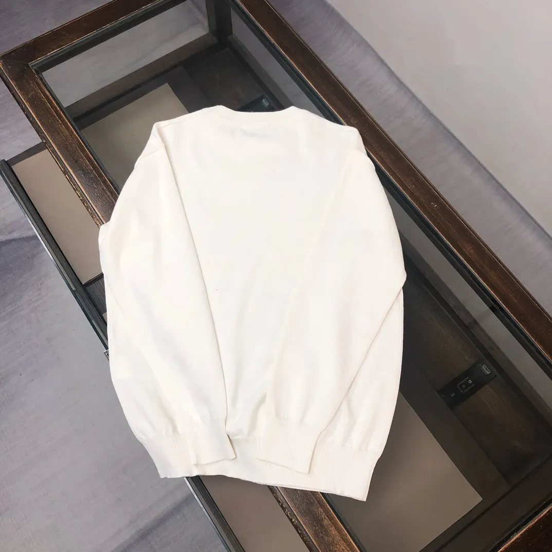 P190 STONE ISLAND 💥 Exclusive latest men's casual pullover knitted sweater ~ advanced customization, full of urban style, classic, simple and elegant round neck bottoming knitted sweater. Imported fabrics are soft and delicate, and are skin-friendly and comfortable to wear. A basic foundation is indispensable for men's wardrobes. They can be used to match various clothing anytime and anywhere to meet your daily needs. The design of the clothes is very simple, embellished with unique compass logo embroidery, fashionable and versatile⚠️⚠️✨✨A must-have item for men! All three standards are complete! Color: black, off-white, gray Size: M-3XL (please state your height and weight when placing an order)